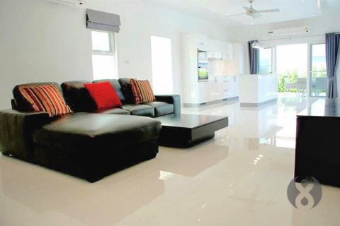 Chalet de 3 dormitorios en Hua Hin, Tailandia № 205676 - foto 8