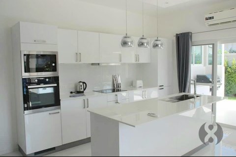 Chalet de 3 dormitorios en Hua Hin, Tailandia № 205676 - foto 16