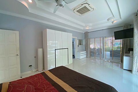 Chalet de 4 dormitorios en Hua Hin, Tailandia № 205679 - foto 23
