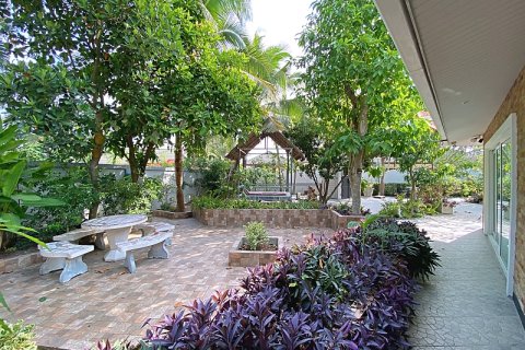 Chalet de 4 dormitorios en Hua Hin, Tailandia № 205679 - foto 12