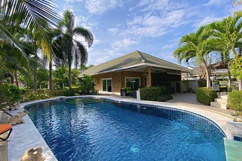 Chalet de 4 dormitorios en Hua Hin, Tailandia № 205679 - foto 2