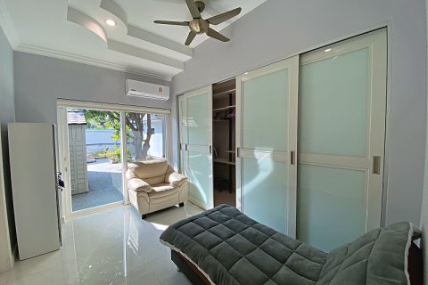 Chalet de 4 dormitorios en Hua Hin, Tailandia № 205679 - foto 27