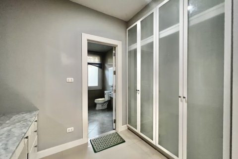 Casa de 3 dormitorios en Pattaya, Tailandia № 115328 - foto 11