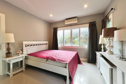 Casa de 3 dormitorios en Pattaya, Tailandia № 115328 - foto 8