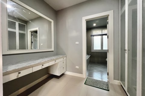 Casa de 3 dormitorios en Pattaya, Tailandia № 115328 - foto 12