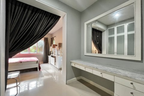 Casa de 3 dormitorios en Pattaya, Tailandia № 115328 - foto 15