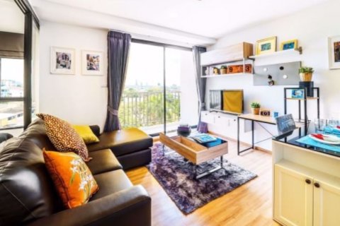 Condominio de 1 dormitorio en Bang Kho Laem, Bangkok, Tailandia № 62879 - foto 2