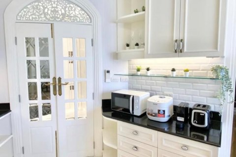 Condominio de 2 dormitorios en Watthana, Bangkok, Tailandia № 133664 - foto 12