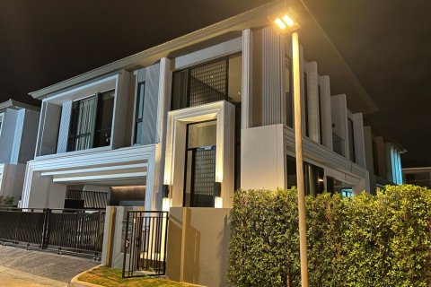 Chalet de 4 dormitorios en Bang Na, Bangkok, Tailandia № 133666 - foto 19