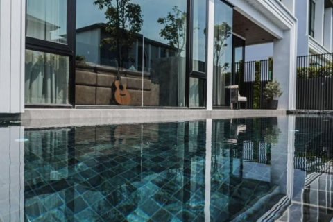Chalet de 4 dormitorios en Bang Na, Bangkok, Tailandia № 133666 - foto 16