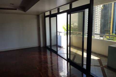 Condominio de 3 dormitorios en Khlong Toei, Bangkok, Tailandia № 200689 - foto 7