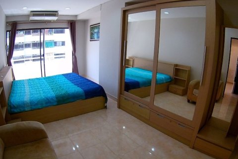 Condo in Khlong Toei, Bangkok, Thailand, 1 bedroom  № 200691 - photo 5