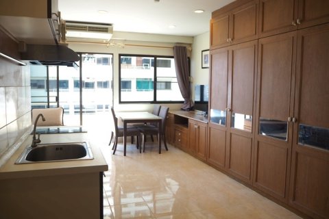 Condo in Khlong Toei, Bangkok, Thailand, 1 bedroom  № 200691 - photo 9
