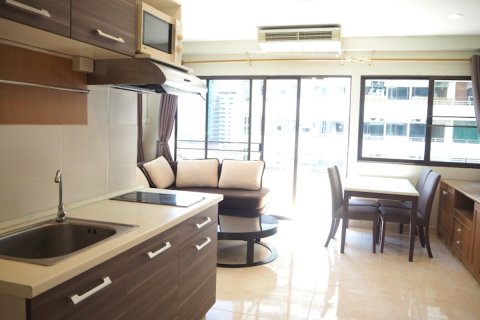 Condo in Khlong Toei, Bangkok, Thailand, 1 bedroom  № 200691 - photo 7