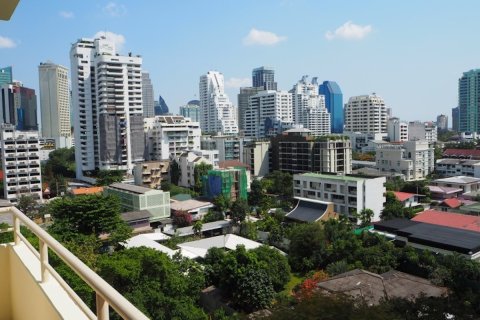 Condo in Khlong Toei, Bangkok, Thailand, 1 bedroom  № 200691 - photo 3