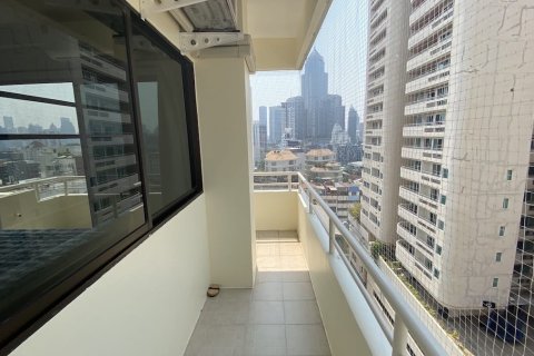 Condo à Khlong Toei, Bangkok, Thaïlande, 2 chambres № 200692 - photo 22
