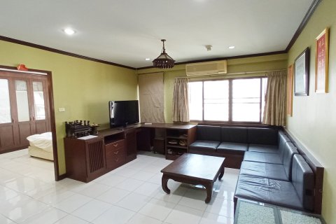 Condo à Khlong Toei, Bangkok, Thaïlande, 2 chambres № 200692 - photo 11