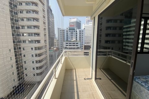 Condo à Khlong Toei, Bangkok, Thaïlande, 2 chambres № 200692 - photo 23