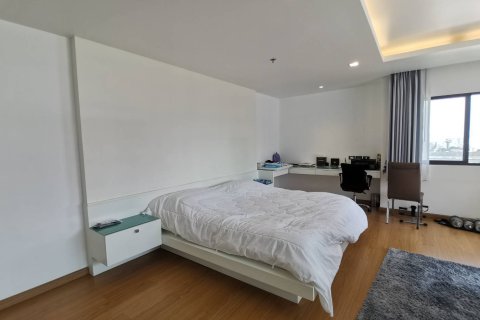 Condominio de 3 dormitorios en Khlong Toei, Bangkok, Tailandia № 200687 - foto 19