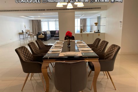 Condo in Khlong Toei, Bangkok, Thailand, 3 bedrooms № 200687