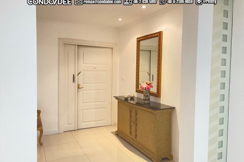 Condominio de 3 dormitorios en Khlong Toei, Bangkok, Tailandia № 200687 - foto 27