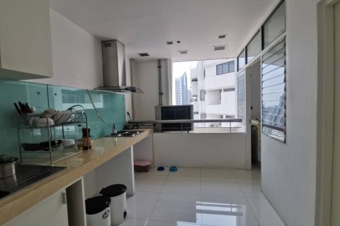 Condominio de 3 dormitorios en Khlong Toei, Bangkok, Tailandia № 200687 - foto 23