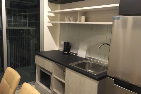 Estudio en el condominio en Bangkok, Tailandia № 145786 - foto 4