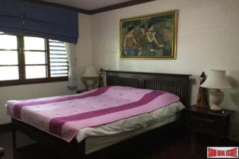 Casa de 6 dormitorios en Bangkok, Tailandia № 193657 - foto 4