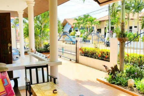 Casa de 3 dormitorios en Pattaya, Tailandia № 146071 - foto 2