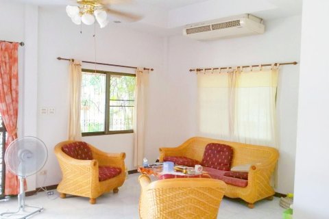 Casa de 3 dormitorios en Pattaya, Tailandia № 146071 - foto 5
