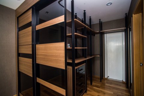 Condominio de 1 dormitorio en Watthana, Bangkok, Tailandia № 200627 - foto 2