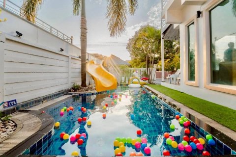 Chalet de 5 dormitorios en Hua Hin, Tailandia № 170957 - foto 4