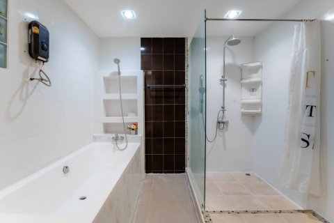 Chalet de 5 dormitorios en Hua Hin, Tailandia № 170957 - foto 18