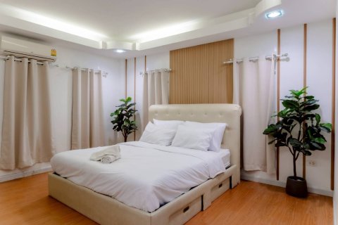 Chalet de 5 dormitorios en Hua Hin, Tailandia № 170957 - foto 10