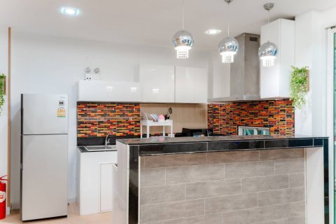 Chalet de 5 dormitorios en Hua Hin, Tailandia № 170957 - foto 8