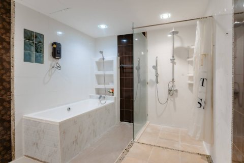 Chalet de 5 dormitorios en Hua Hin, Tailandia № 170957 - foto 17