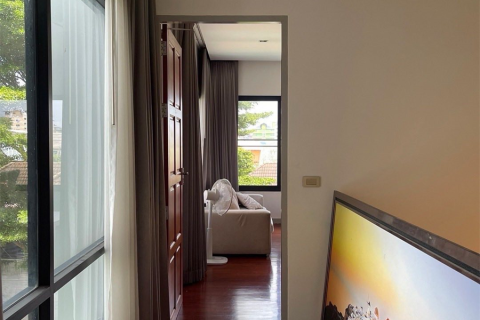 House in Bangkok, Thailand 5 bedrooms № 189371
