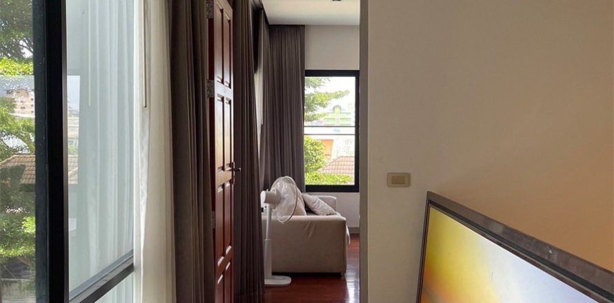 Casa de 5 dormitorios en Bangkok, Tailandia № 189371