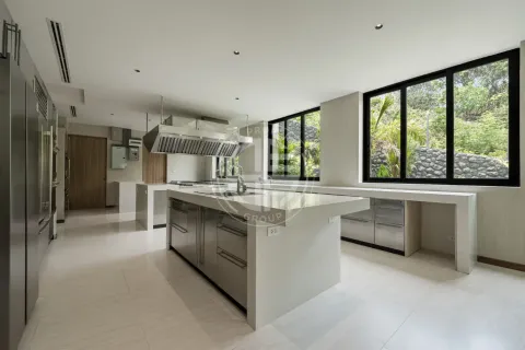 Villa in Kamala, Thailand 6 bedrooms № 194696 - photo 16