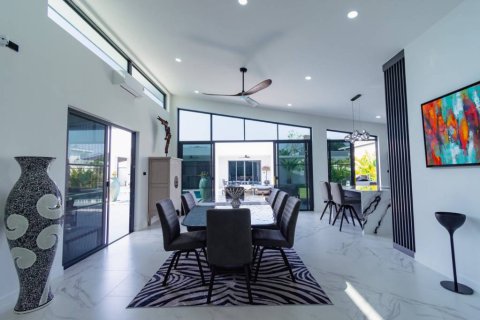 Villa in Pran Buri, Thailand 5 Schlafzimmer № 176787 - Foto 10