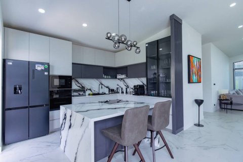 Villa in Pran Buri, Thailand 5 Schlafzimmer № 176787 - Foto 7