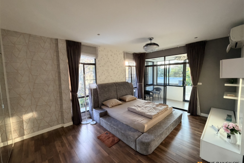House in Bangkok, Thailand 4 bedrooms № 189118 - photo 4