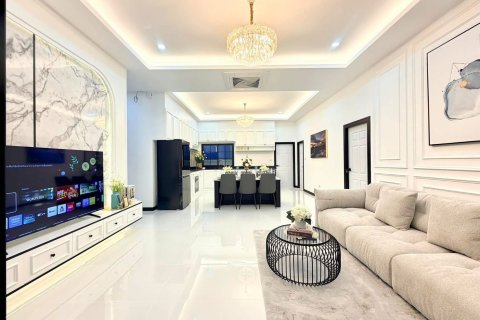 Chalet de 3 dormitorios en Pattaya, Tailandia № 170345 - foto 6