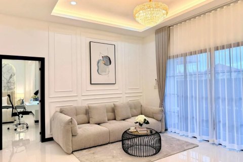 Chalet de 3 dormitorios en Pattaya, Tailandia № 170345 - foto 14