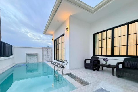 Chalet de 3 dormitorios en Pattaya, Tailandia № 170345