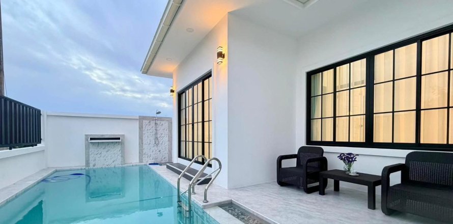 Chalet de 3 dormitorios en Pattaya, Tailandia № 170345