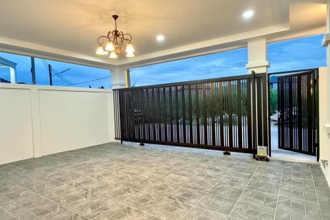 Chalet de 3 dormitorios en Pattaya, Tailandia № 170345 - foto 16