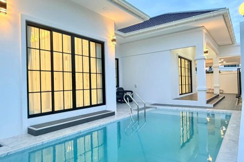 Chalet de 3 dormitorios en Pattaya, Tailandia № 170345 - foto 3