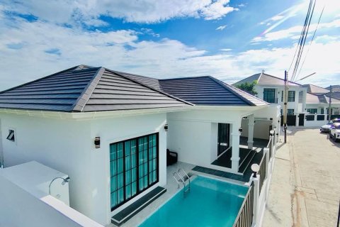 Chalet de 3 dormitorios en Pattaya, Tailandia № 170345 - foto 4
