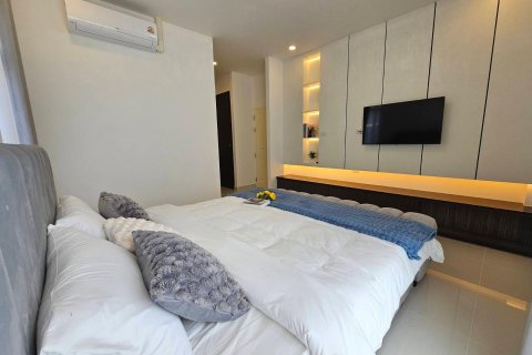 Chalet de 3 dormitorios en Pattaya, Tailandia № 170343 - foto 18